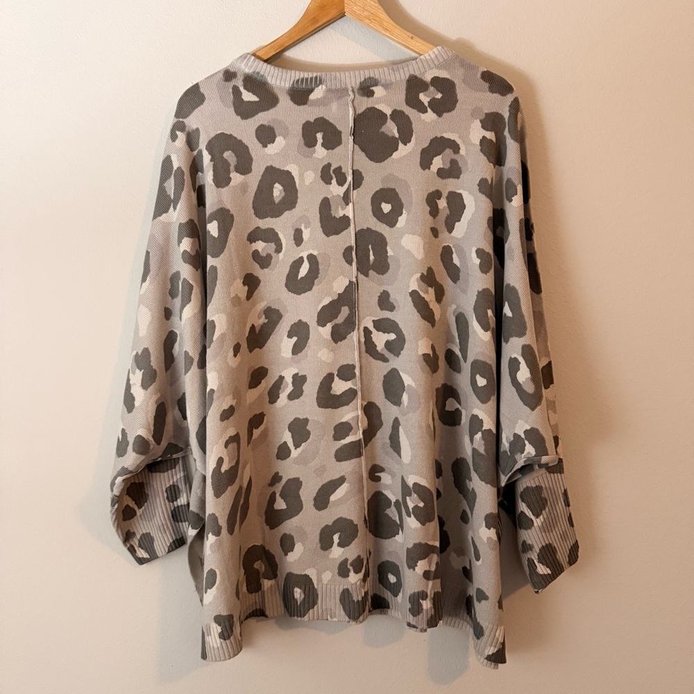 Mud Pie Adele Leopard Gray Animal Print Poncho Ty… - image 2